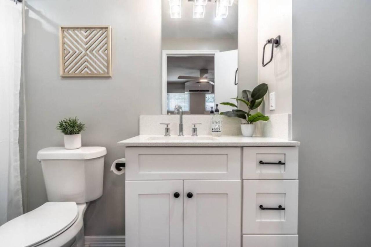 Roomy Urban Apartment Montrose! Free Parking #3 هيوستن المظهر الخارجي الصورة